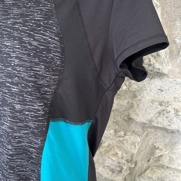 Hyba activewear top - Picture 2 of 8